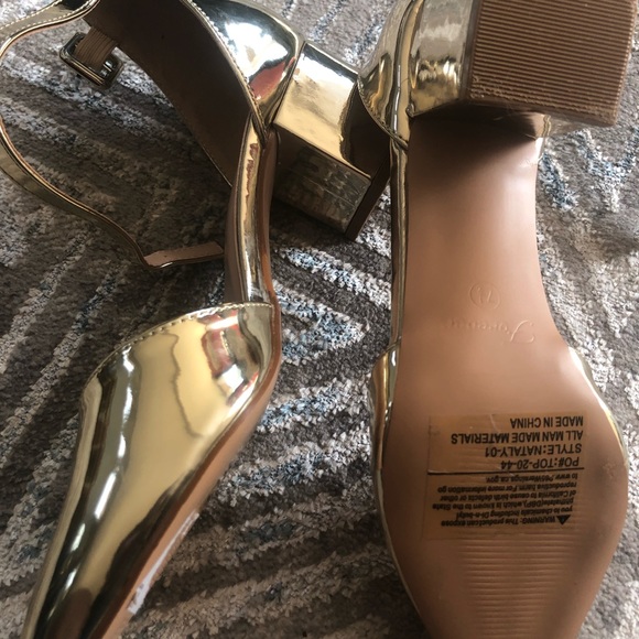 Shoes - Picture 8 of 9